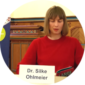 Dr. Silke Ohlmeier in der Aula der Volkshochschule Altenburg.