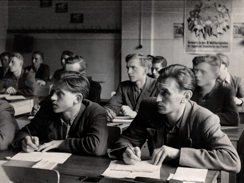 Teilnehmer eines Kurses an der Volkshochschule Altenburg im Jahr 1951. Bild: vhs-Archiv.