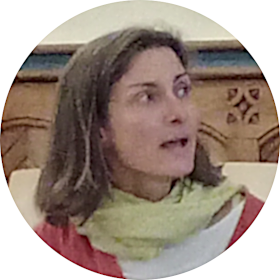 Prof. Dr. Karina Becker in der Aula der Volkshochschule Altenburg.
