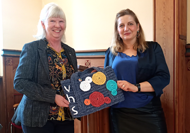 Öffnet die Seite 'Leitungswechsel an der Volkshochschule'